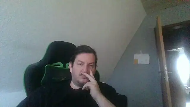 Snapshot of Golffahrer1982 chatting on 4, 10, 2025 Golffahrer1982 online show from 4, 10, 2025