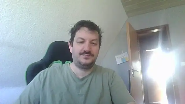 Snapshot of Golffahrer1982 chatting on 26, 5, 2026 Golffahrer1982 online show from 26, 5, 2026