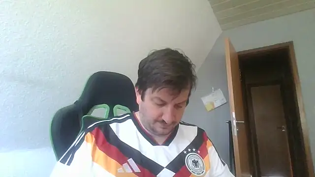 Snapshot of Golffahrer1982 chatting on 14, 6, 2026 Golffahrer1982 online show from 14, 6, 2026