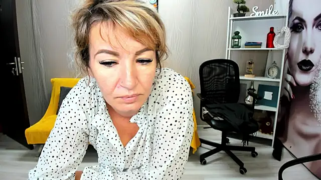 Cassandra Hotty online show from 10, 9, 2025