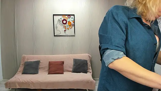 Cassandra Hotty online show from 1, 4, 2026