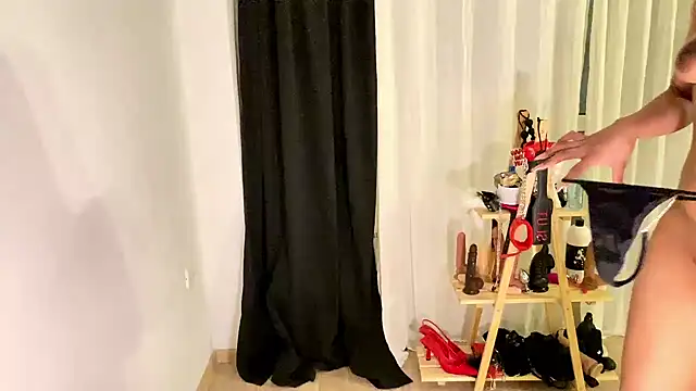 Nisha2708 online show from 31, 12, 2024