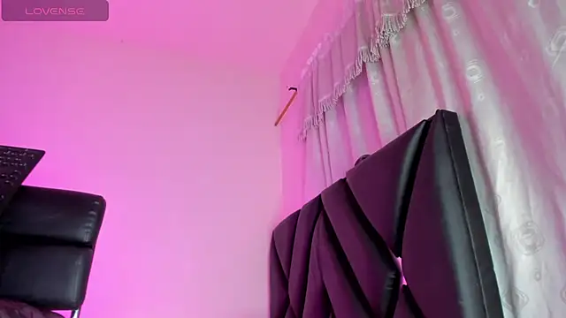 stephany doll  online show from 31, 10, 2025