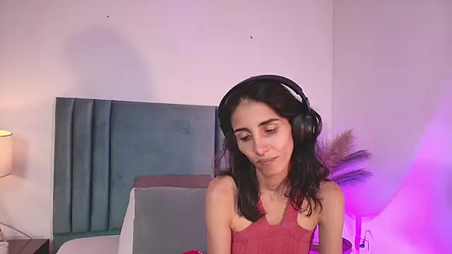 Nina Cavaali online show from 1, 10, 2025