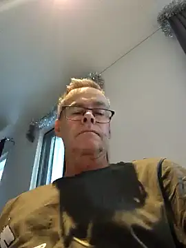 Snapshot of DarrenSullivanSlut chatting on 4, 12, 2024 DarrenSullivanSlut online show from 4, 12, 2024