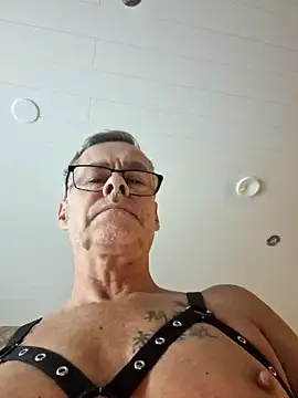 Snapshot of DarrenSullivanSlut chatting on 17, 12, 2024 DarrenSullivanSlut online show from 17, 12, 2024