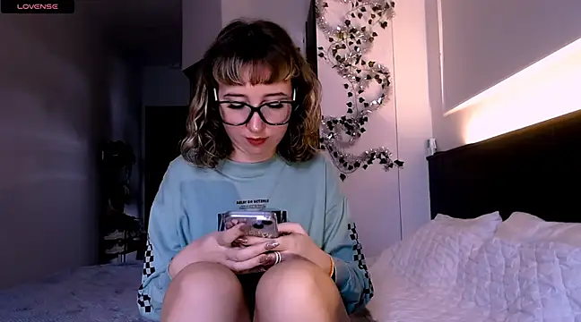 Snapshot of Cosmo_Riri chatting on 24, 12, 2024 Cosmo Riri online show from 24, 12, 2024