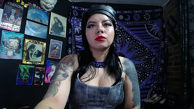 Snapshot of Yourmadame_P chatting on 19, 9, 2025 Yourmadame P online show from 19, 9, 2025