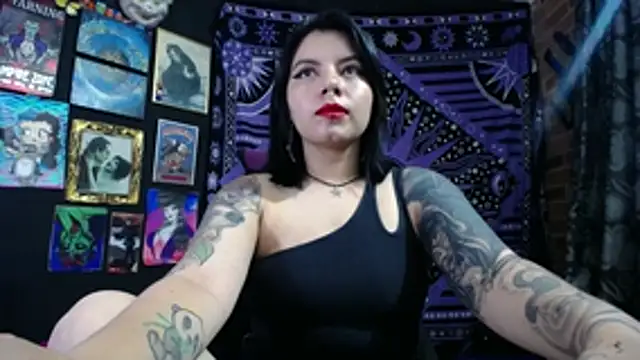 Snapshot of Yourmadame_P chatting on 22, 10, 2025 Yourmadame P online show from 22, 10, 2025