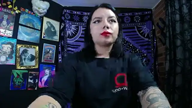 Snapshot of Yourmadame_P chatting on 6, 11, 2025 Yourmadame P online show from 6, 11, 2025