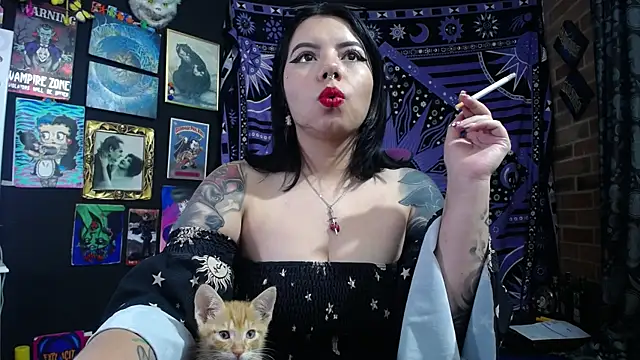 Snapshot of Yourmadame_P chatting on 28, 11, 2025 Yourmadame P online show from 28, 11, 2025