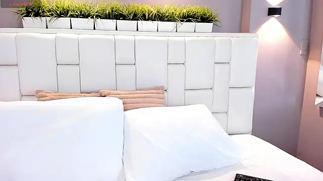 ValeriaGarcia online show from 28, 2, 2025