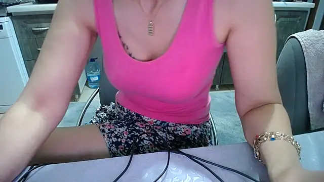 Snapshot of AmazingBitch chatting on 19, 6, 2026 AmazingBitch online show from 19, 6, 2026