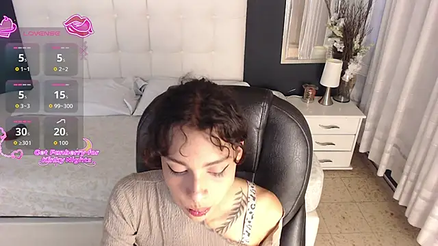 LiaVillalobos online show from 17, 12, 2025