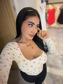 Snapshot of clarachanelricek chatting on 13, 11, 2025 clarachanelricek online show from 13, 11, 2025