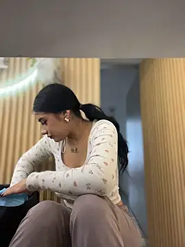 Snapshot of clarachanelricek chatting on 17, 12, 2025 clarachanelricek online show from 17, 12, 2025