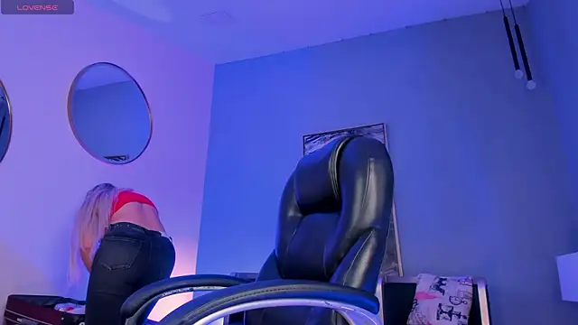 Snapshot of SophieBarnett chatting on 21, 12, 2025 SophieBarnett online show from 21, 12, 2025