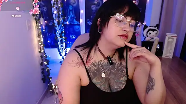 Snapshot of _Ali_Brinck_ chatting on 12, 12, 2024 Ali Brinck online show from 12, 12, 2024