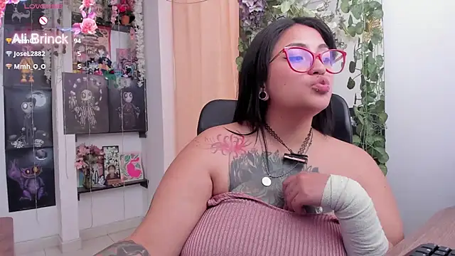 Snapshot of _Ali_Brinck_ chatting on 26, 2, 2025 Ali Brinck online show from 26, 2, 2025