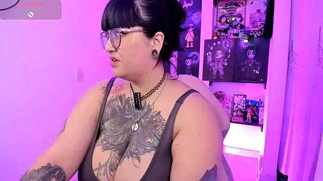 Snapshot of _Ali_Brinck_ chatting on 24, 9, 2025 Ali Brinck online show from 24, 9, 2025