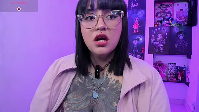 Snapshot of _Ali_Brinck_ chatting on 8, 10, 2025 Ali Brinck online show from 8, 10, 2025