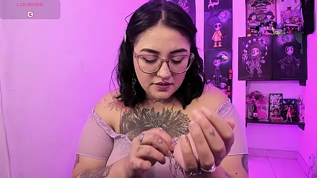 Snapshot of _Ali_Brinck_ chatting on 10, 10, 2025 Ali Brinck online show from 10, 10, 2025