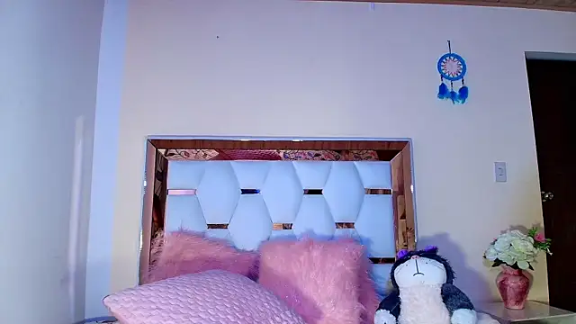 Snapshot of Julieth_Rossi chatting on 23, 2, 2025 Julieth Rossi online show from 23, 2, 2025