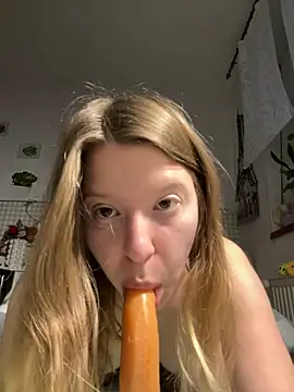 Snapshot of kimczii chatting on 5, 5, 2026 kimczii online show from 5, 5, 2026