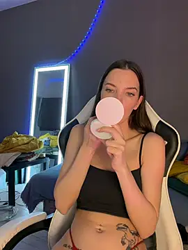 julia fly online show from 18, 2, 2026