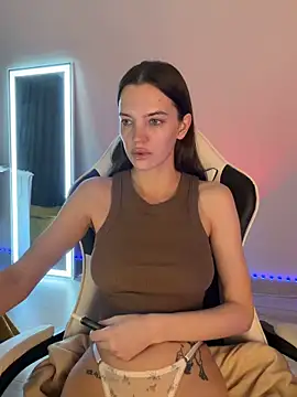 julia fly online show from 13, 3, 2026