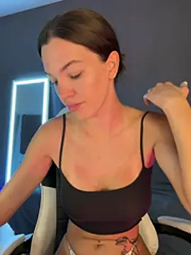 Snapshot of julia_fly chatting on 5, 7, 2026 julia fly online show from 5, 7, 2026