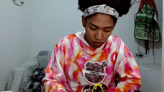 Snapshot of angelamarie1 chatting on 4, 11, 2025 angelamarie1 online show from 4, 11, 2025