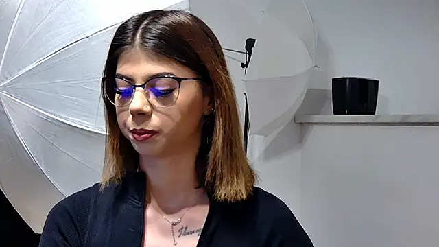 Sierra Halle online show from 19, 2, 2025