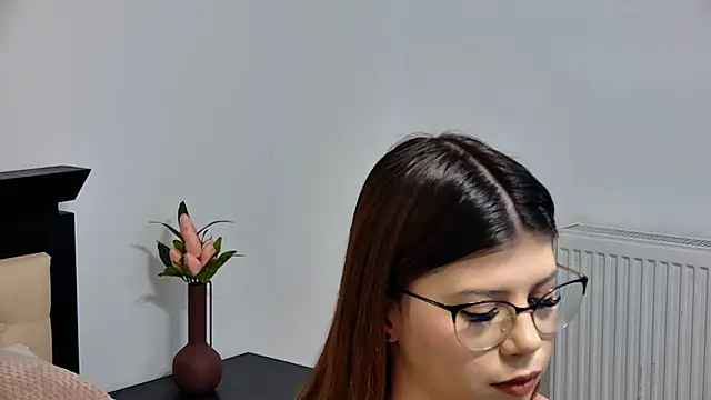 Sierra Halle online show from 16, 3, 2025