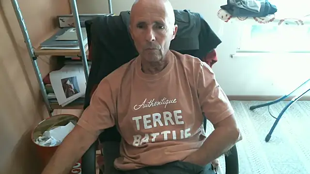 Snapshot of olibrius71 chatting on 7, 10, 2025 olibrius71 online show from 7, 10, 2025