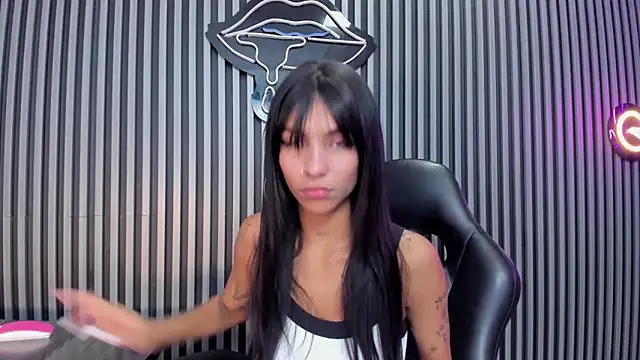 LauraAristizabal online show from 3, 2, 2025