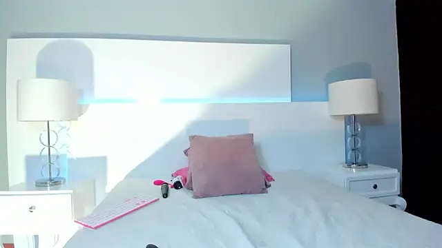 LauraAristizabal online show from 8, 2, 2025