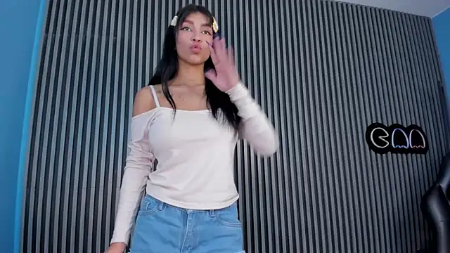 LauraAristizabal online show from 22, 3, 2025