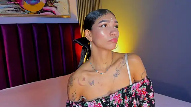 LauraAristizabal online show from 14, 4, 2026