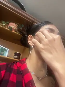 LauraAristizabal online show from 18, 4, 2026