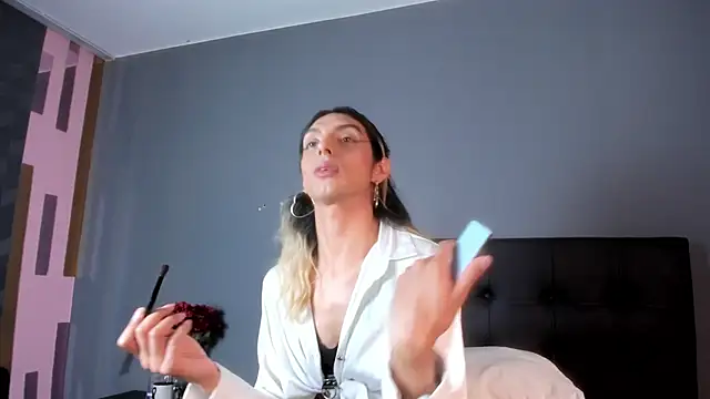 Victoria Badgal  online show from 19, 11, 2025