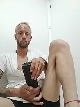 Snapshot of Happypotplants chatting on 13, 2, 2026 Happypotplants online show from 13, 2, 2026