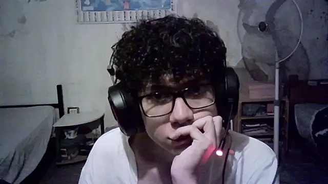 Snapshot of Emv2 chatting on 3, 12, 2024 Emv2 online show from 3, 12, 2024