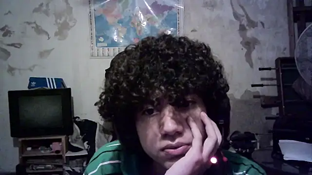 Snapshot of Emv2 chatting on 30, 9, 2025 Emv2 online show from 30, 9, 2025