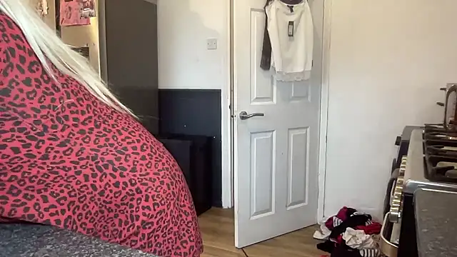 Snapshot of Bustyblondebabe32 chatting on 7, 6, 2026 Bustyblondebabe32 online show from 7, 6, 2026