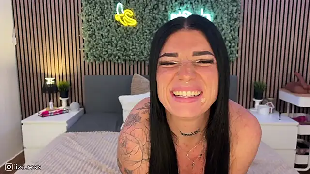Snapshot of LizaRoxx chatting on 4, 10, 2025 LizaRoxx online show from 4, 10, 2025