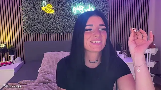 Snapshot of LizaRoxx chatting on 15, 10, 2025 LizaRoxx online show from 15, 10, 2025