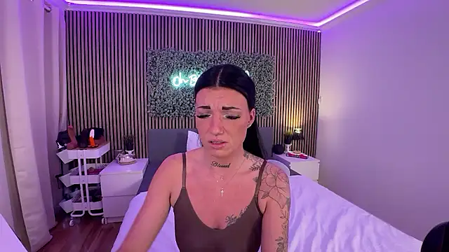 Snapshot of LizaRoxx chatting on 5, 1, 2026 LizaRoxx online show from 5, 1, 2026