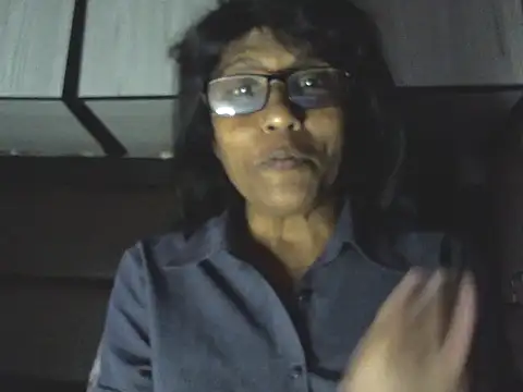 Snapshot of MsAttitude chatting on 1, 5, 2026 MsAttitude online show from 1, 5, 2026