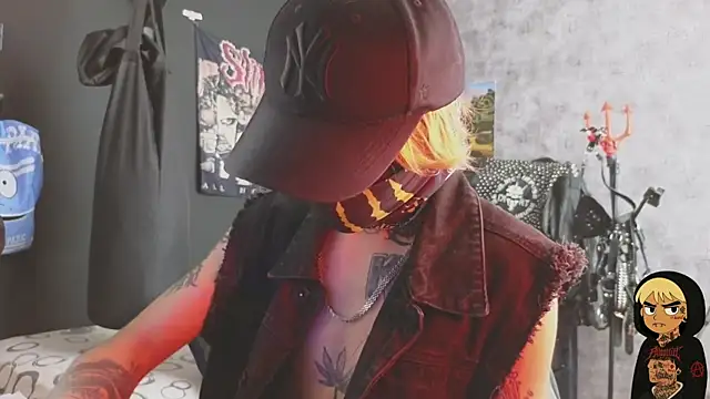 Snapshot of AcidMilo chatting on 11, 11, 2025 AcidMilo online show from 11, 11, 2025